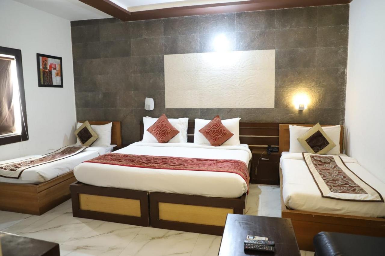 Hotel Tara Palace By Goyal Hoteliers Agra (Uttar Pradesh) Exterior foto